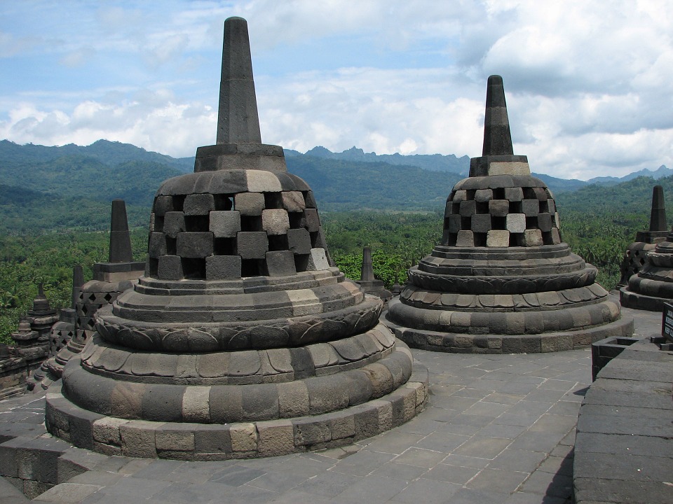 stupa-83774_960_720
